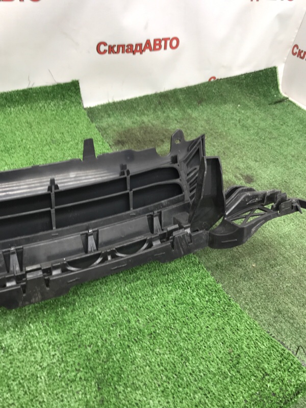 Решетка радиатора VOLKSWAGEN Touran 2011 1T3