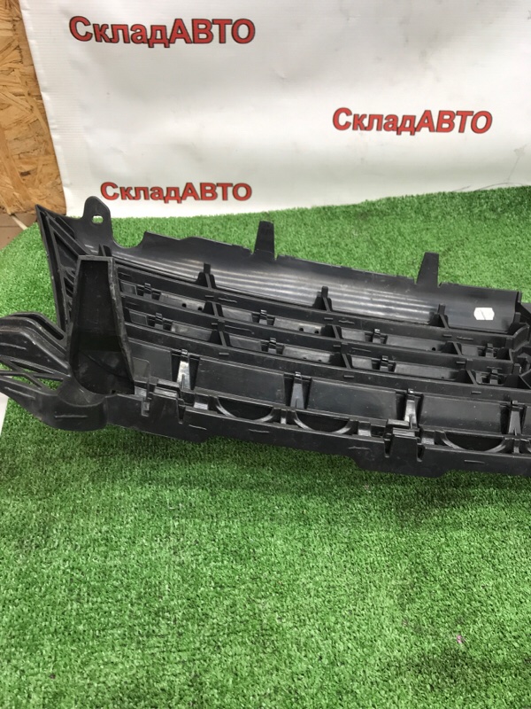 Решетка радиатора VOLKSWAGEN Touran 2011 1T3