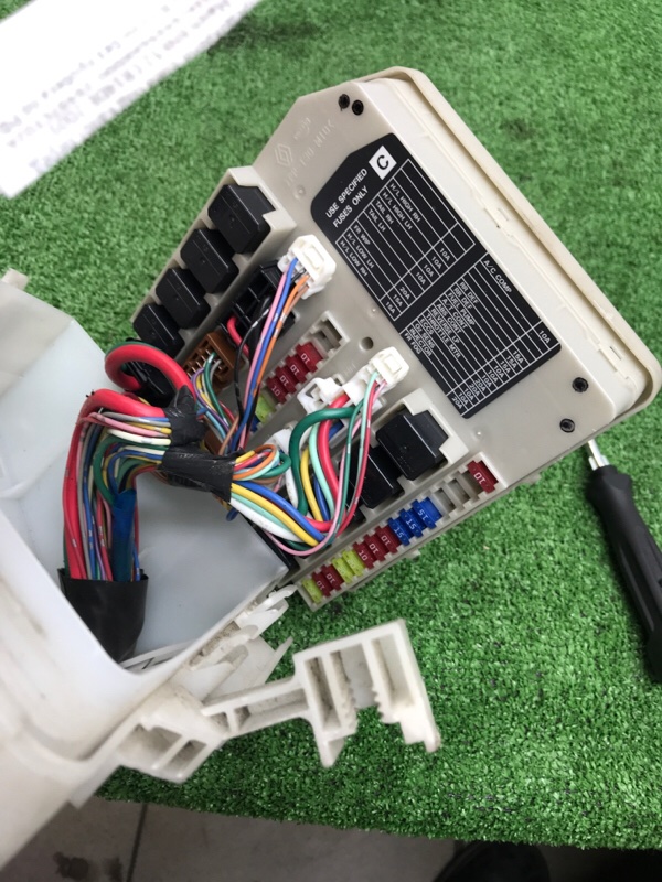 Блок предохранителей под капот NISSAN March 2009 BNK12