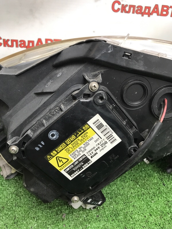 Фара ксеноновая Toyota Estima 2008 ACR50W