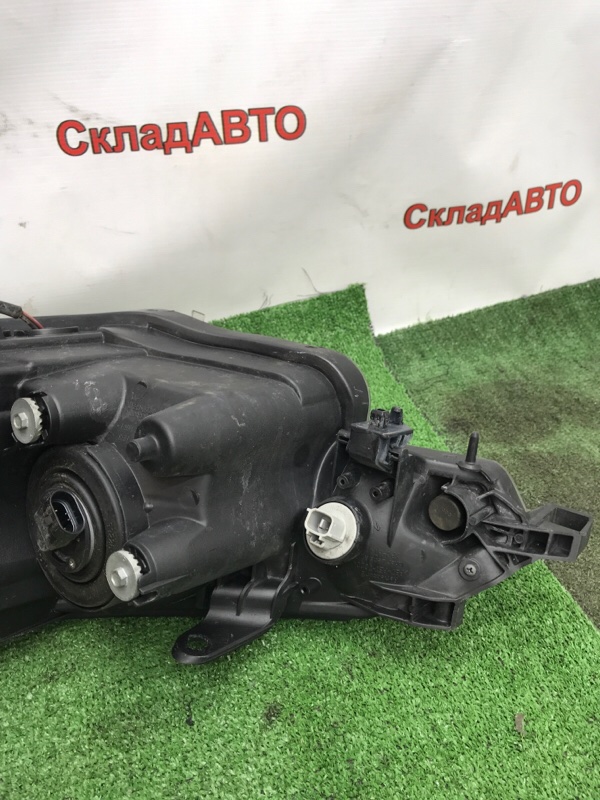 Фара ксеноновая Toyota Estima 2008 ACR50W