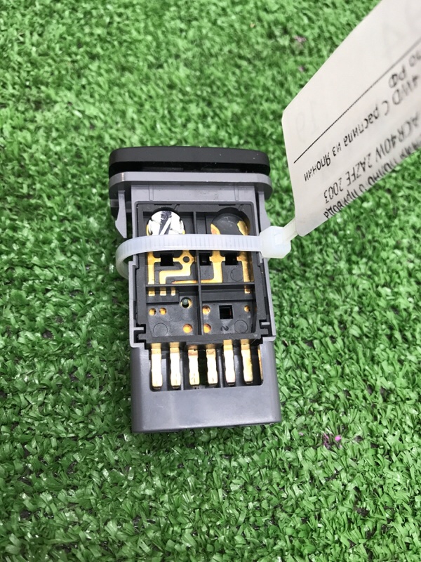 Кнопка включения полного привода Toyota Estima 2003 ACR40W