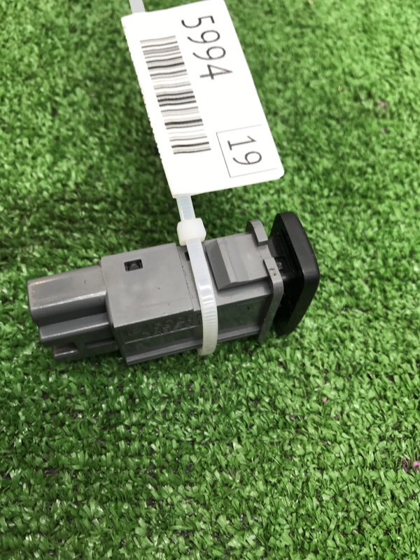 Кнопка включения полного привода Toyota Estima 2003 ACR40W