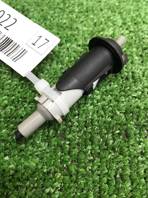 Фиксатор лючка бензобака Toyota Camry 2006 ACV40