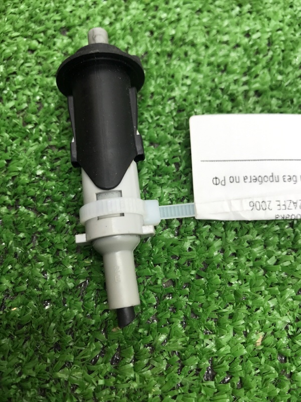 Фиксатор лючка бензобака Toyota Camry 2006 ACV40