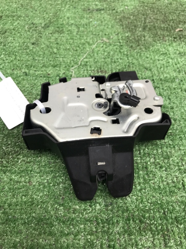 Замок крышки багажника Toyota Camry 2006 ACV40