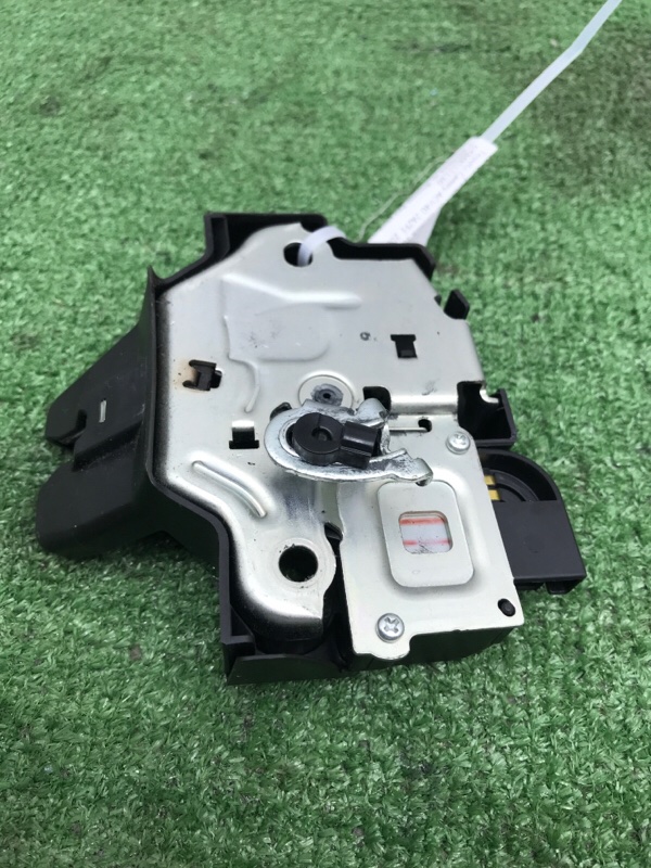 Замок крышки багажника Toyota Camry 2006 ACV40