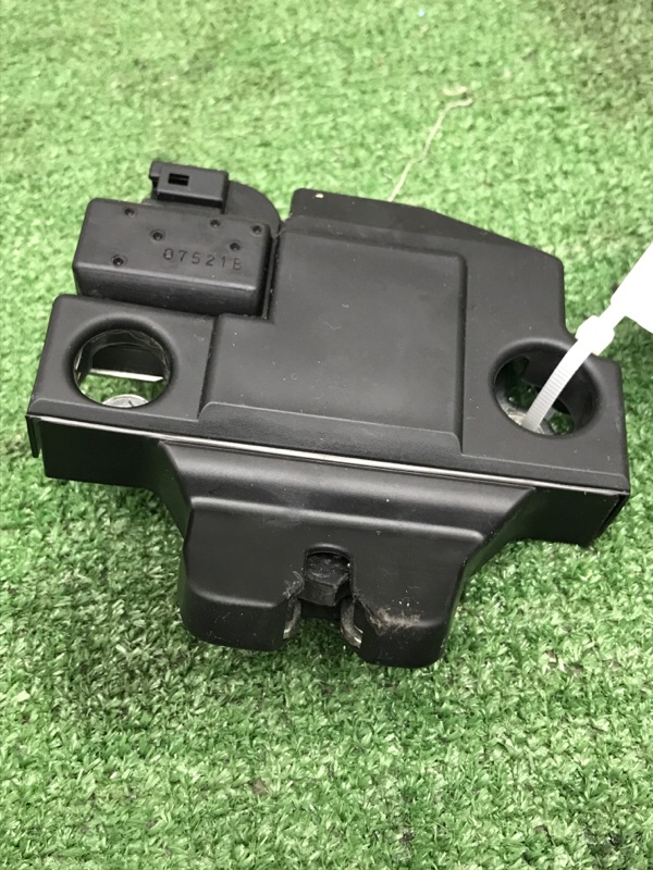 Замок крышки багажника Toyota Camry 2006 ACV40