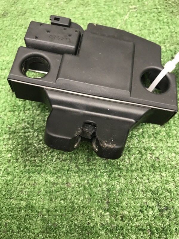 Замок крышки багажника Toyota Camry 2006 ACV40