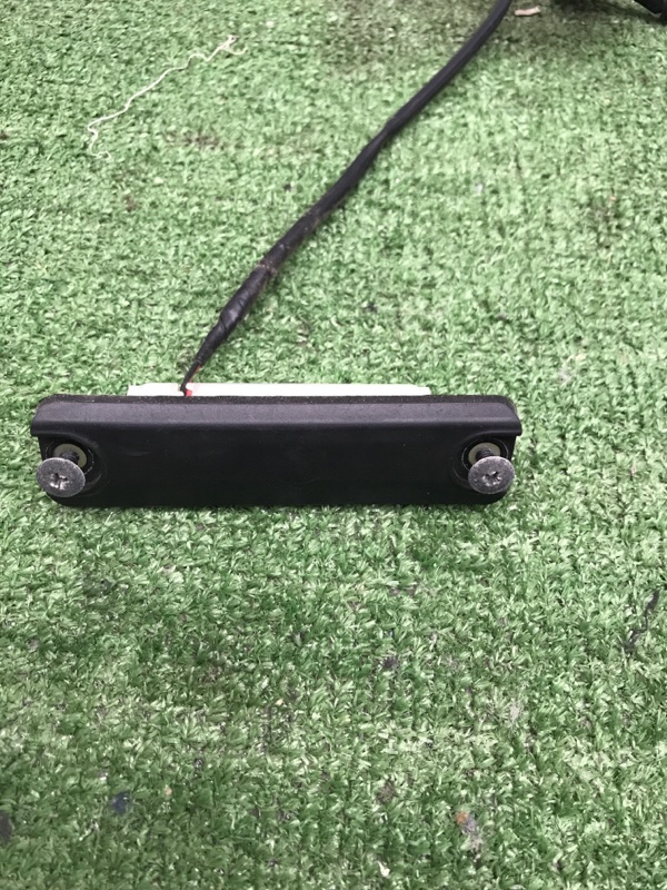 Кнопка открывания багажника Toyota Camry 2007 ACV40