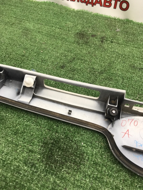 Накладка крышки багажника Toyota Camry 2007 ACV40