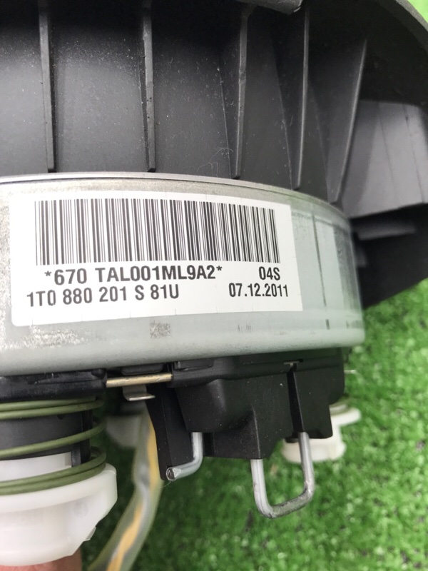 Подушка безопасности в руль VOLKSWAGEN Touran 2011 1T3