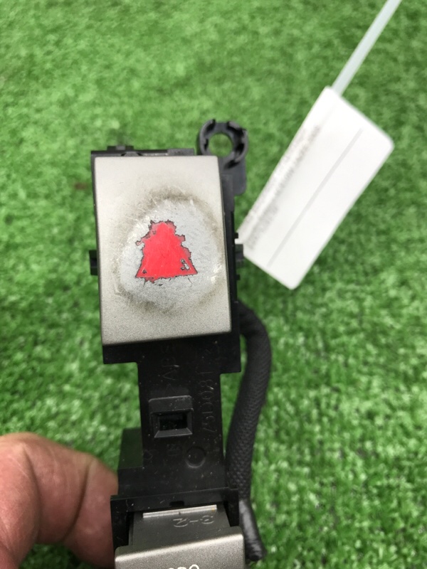 Кнопка аварийной сигнализации Toyota Estima 2008 ACR50W