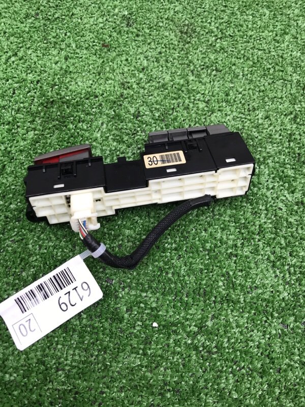 Кнопка аварийной сигнализации Toyota Estima 2008 ACR50W