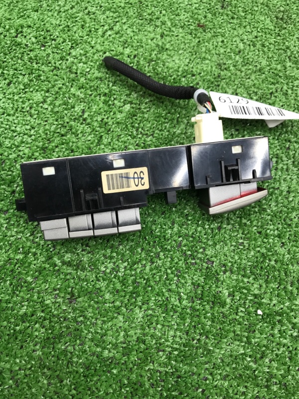 Кнопка аварийной сигнализации Toyota Estima 2008 ACR50W