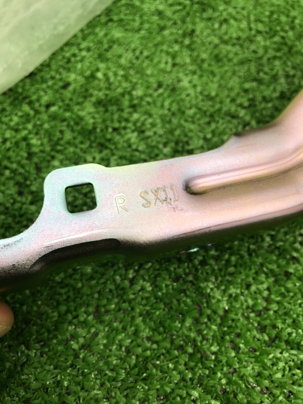 Петля капота