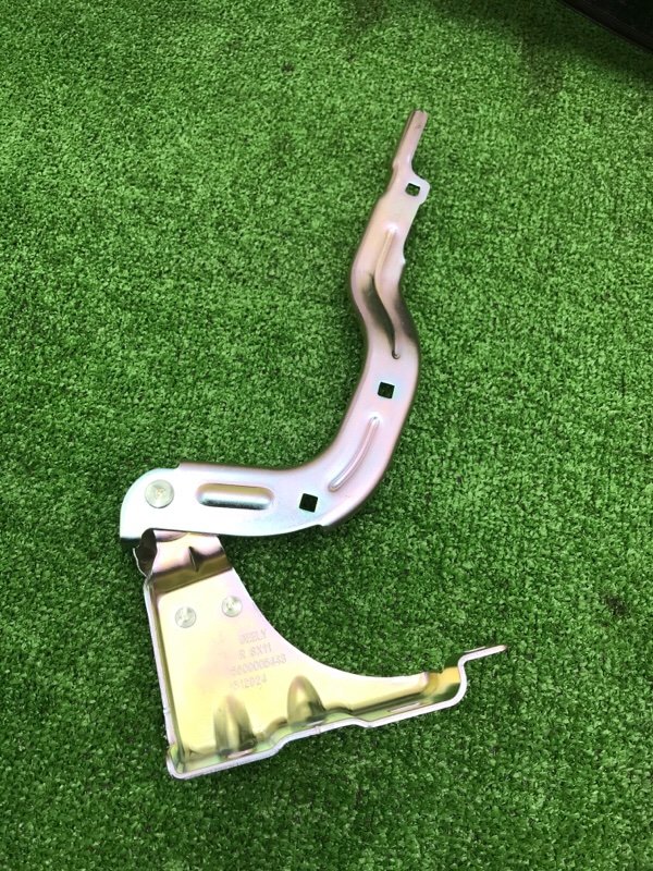 Петля капота