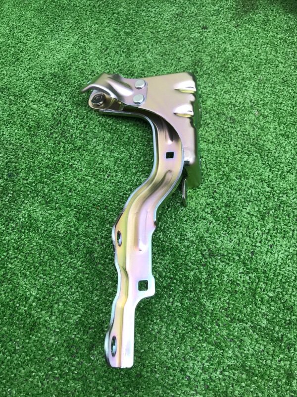 Петля капота