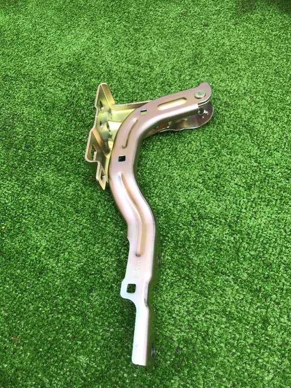 Петля капота