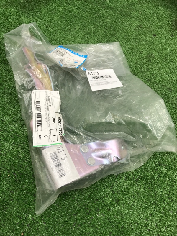 Петля капота