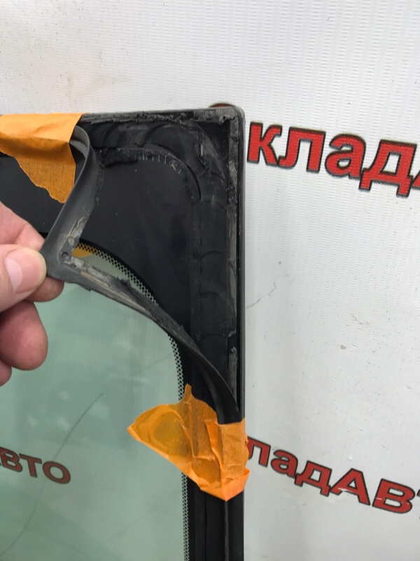 Стекло лобовое