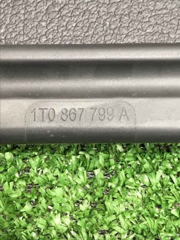 Шторка багажника VOLKSWAGEN Touran 2011 1T3