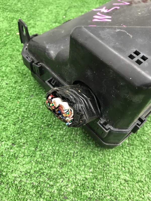 Блок предохранителей под капот MITSUBISHI OUTLANDER 2010 CW5W