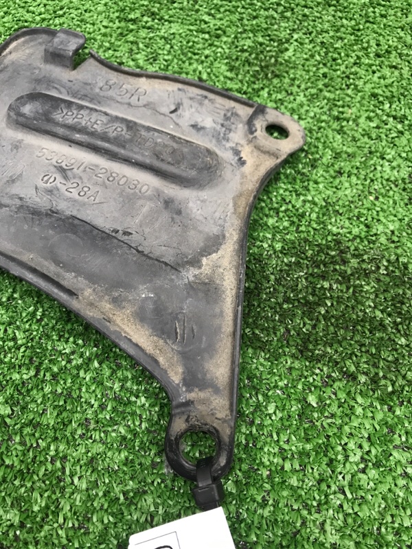 Заглушка подкрылка Toyota Estima 2008 ACR50W