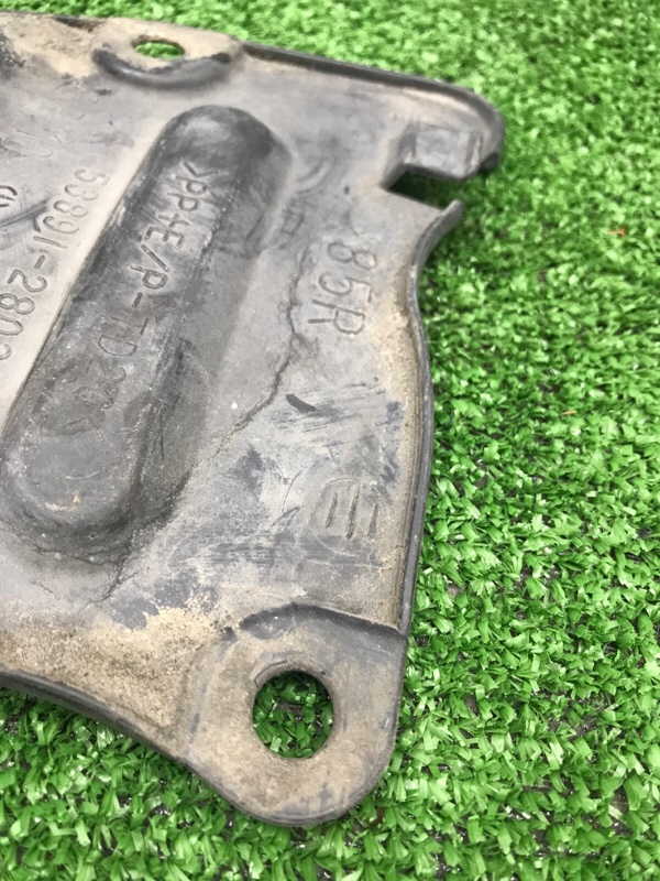 Заглушка подкрылка Toyota Estima 2008 ACR50W