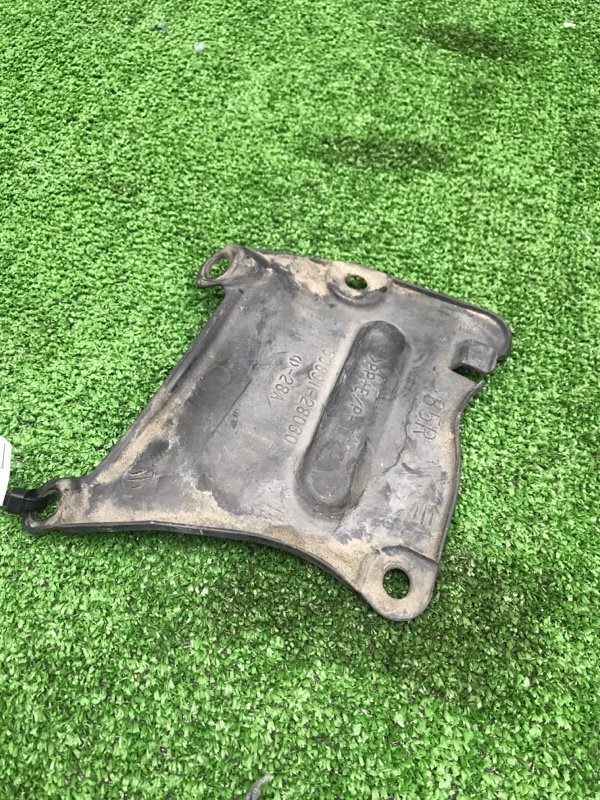 Заглушка подкрылка Toyota Estima 2008 ACR50W