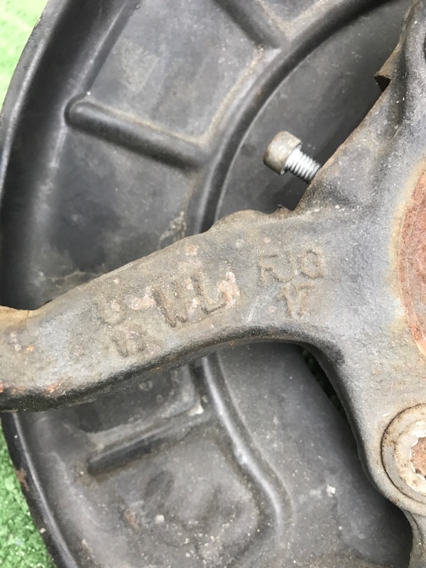 Кулак поворотный VOLKSWAGEN Touran 2011 1T3