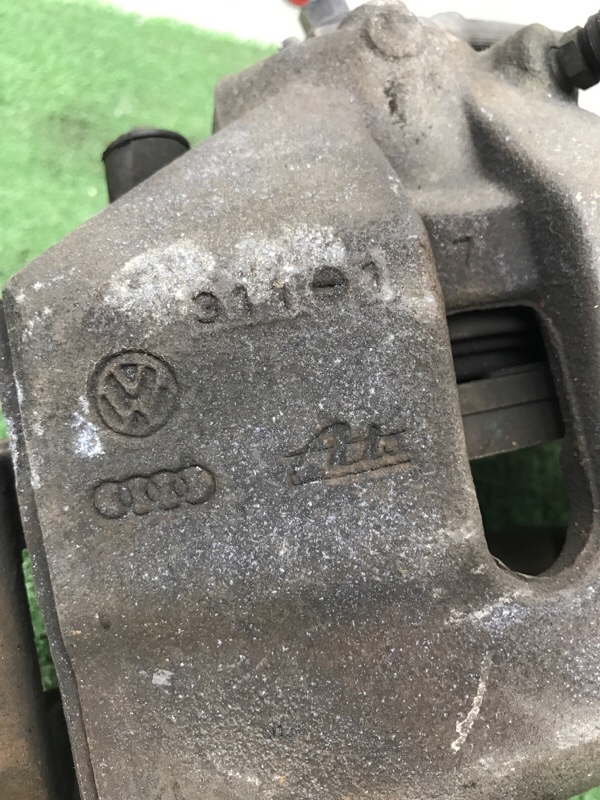 Суппорт тормозной VOLKSWAGEN Touran 2011 1T3