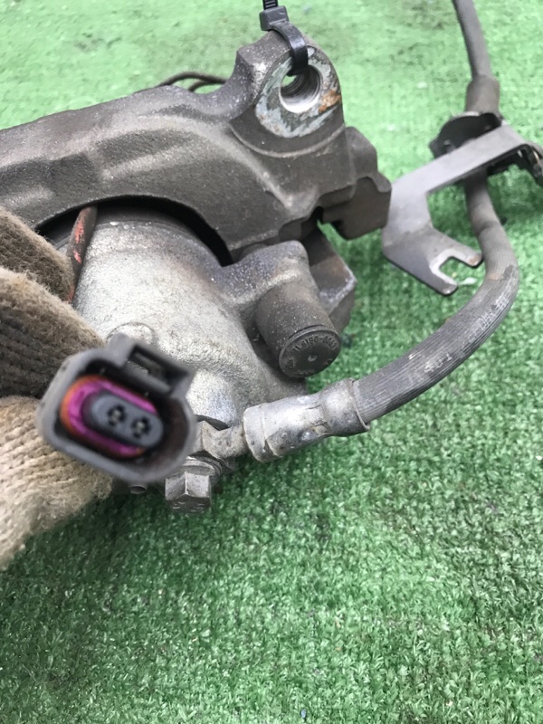 Суппорт тормозной VOLKSWAGEN Touran 2011 1T3