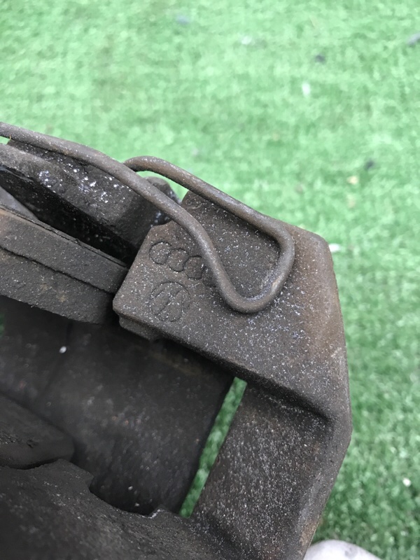 Суппорт тормозной VOLKSWAGEN Touran 2011 1T3