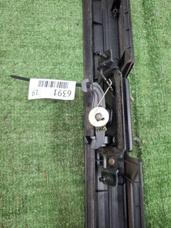 Накладка крышки багажника Toyota Estima 2003 ACR40W