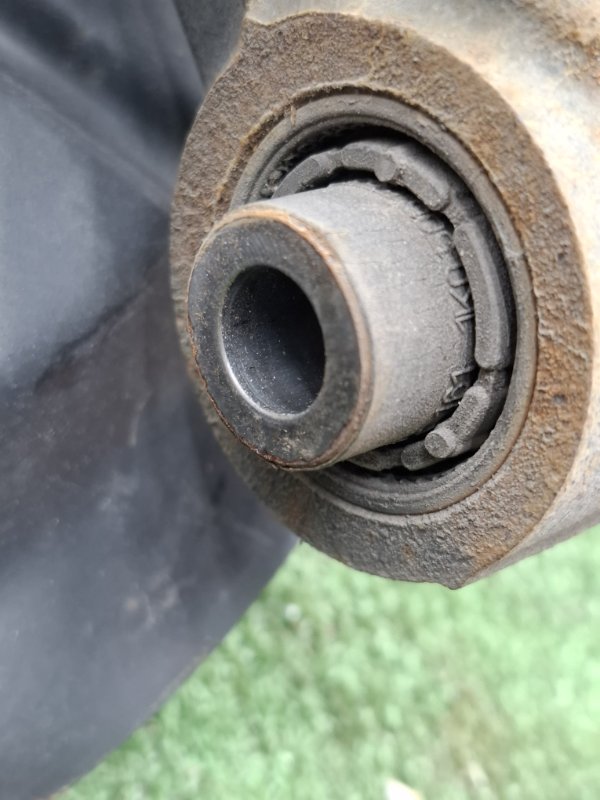 Кулак ступицы VOLKSWAGEN Touran 2011 1T3