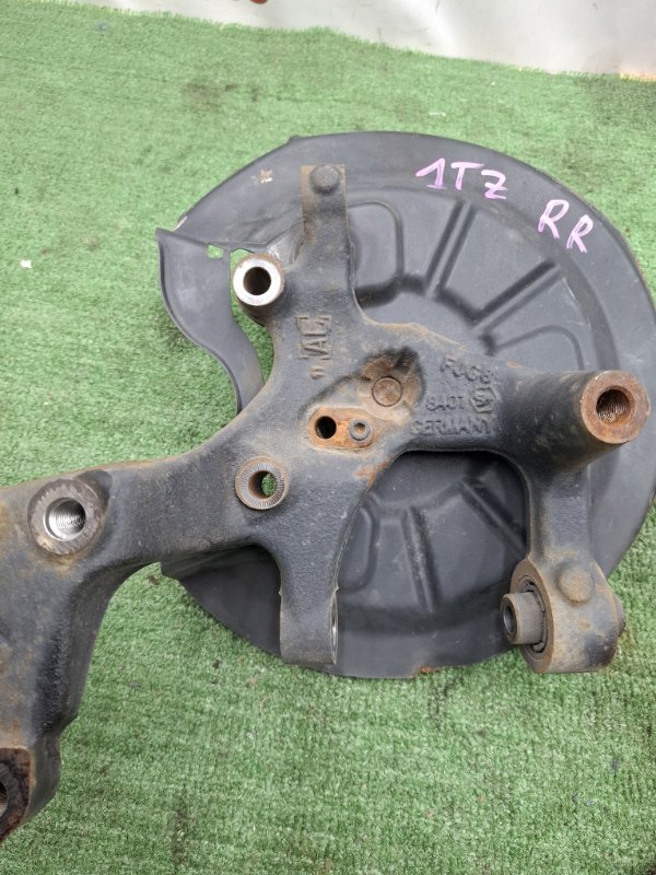 Кулак ступицы VOLKSWAGEN Touran 2011 1T3