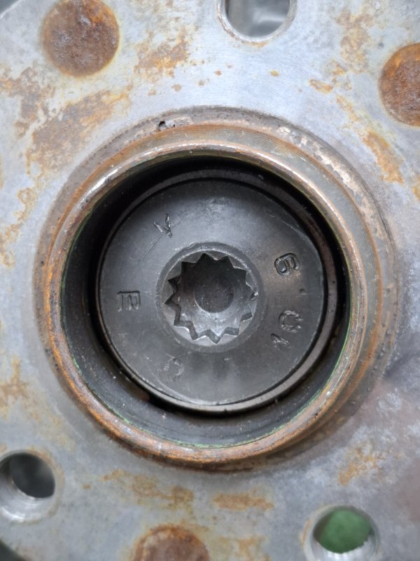 Кулак ступицы VOLKSWAGEN Touran 2011 1T3