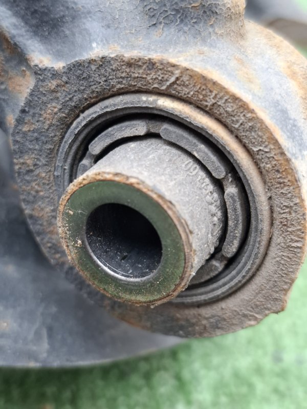 Кулак ступицы VOLKSWAGEN Touran 2011 1T3