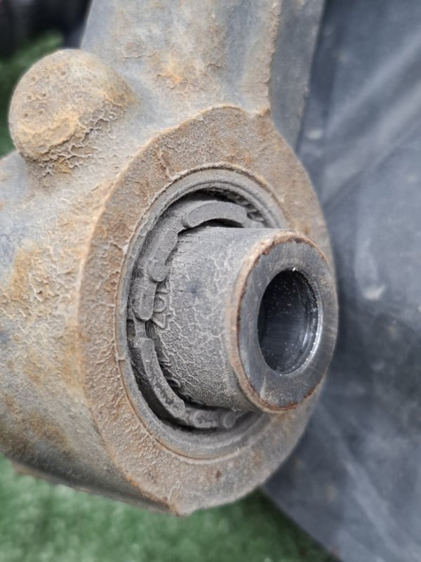 Кулак ступицы VOLKSWAGEN Touran 2011 1T3