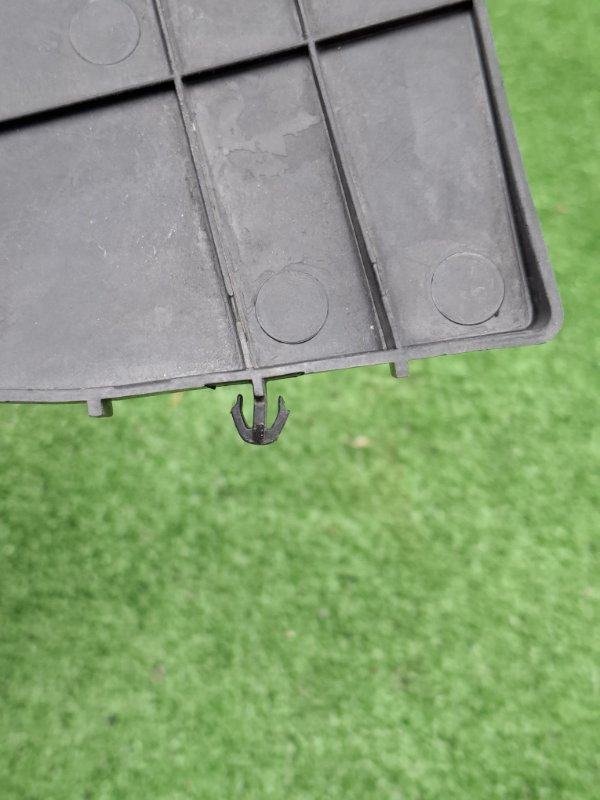 Дефлектор радиатора Toyota AVENSIS 2012 ZRT272