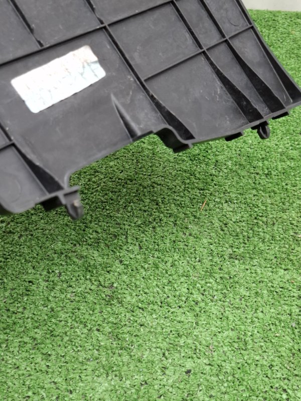 Дефлектор радиатора Toyota AVENSIS 2012 ZRT272