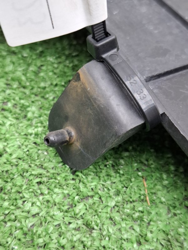 Дефлектор радиатора Toyota AVENSIS 2012 ZRT272