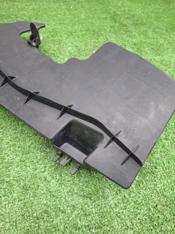 Дефлектор радиатора Toyota AVENSIS 2012 ZRT272