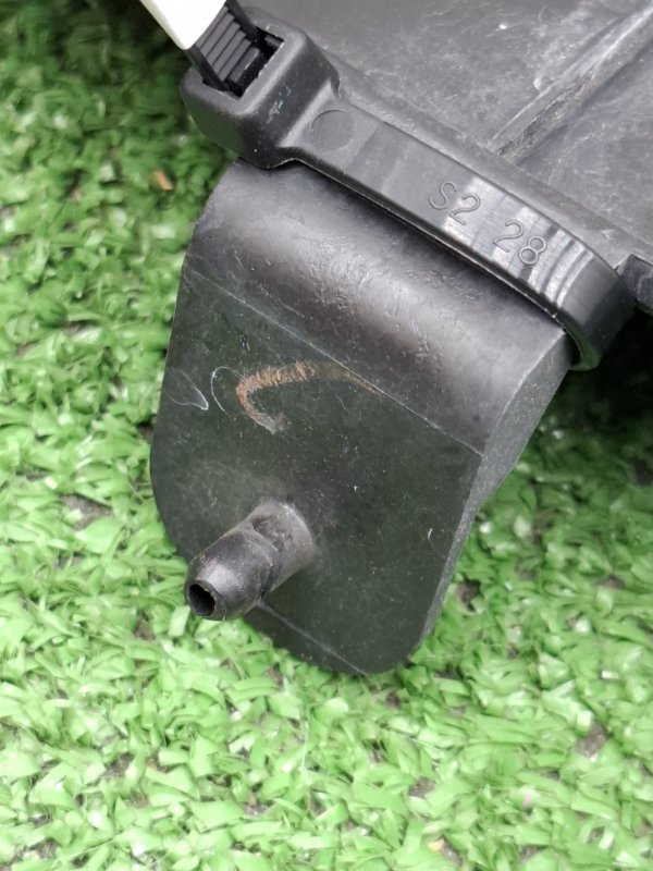 Дефлектор радиатора Toyota AVENSIS 2012 ZRT272