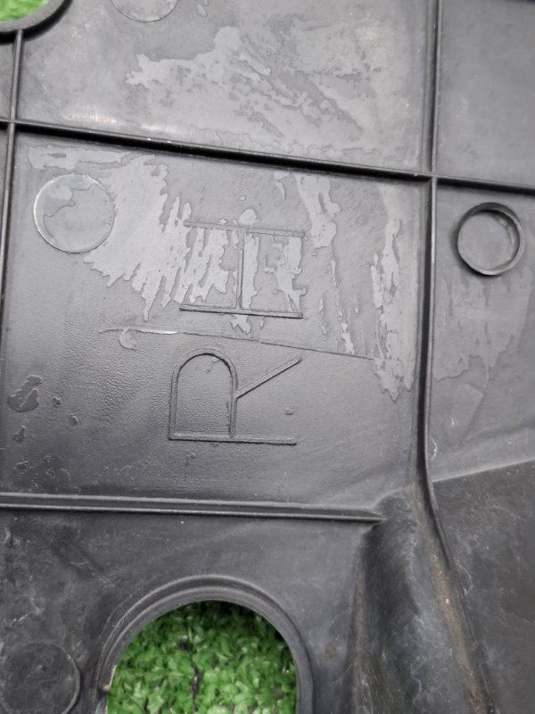 Дефлектор радиатора Toyota AVENSIS 2012 ZRT272