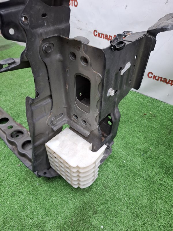 Рамка радиатора Toyota AVENSIS 2012 ZRT272