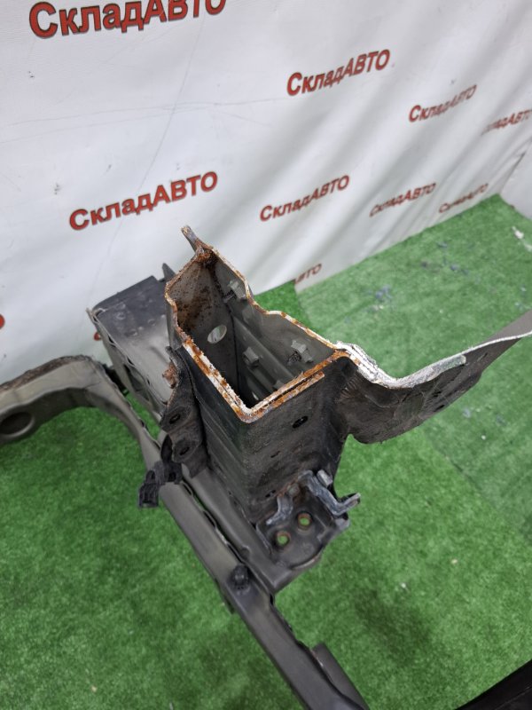 Рамка радиатора Toyota AVENSIS 2012 ZRT272