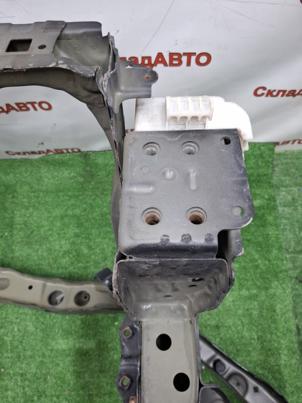 Рамка радиатора Toyota AVENSIS 2012 ZRT272