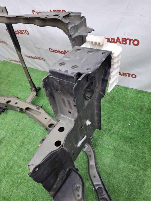 Рамка радиатора Toyota AVENSIS 2012 ZRT272